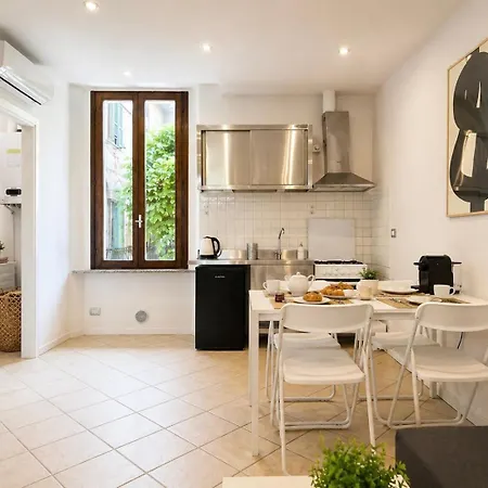 Courtyard - Center דירה