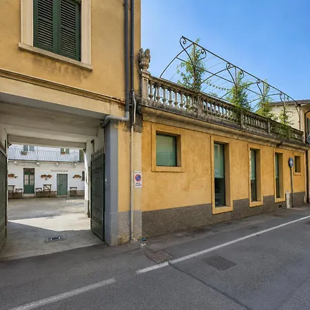Courtyard - Center